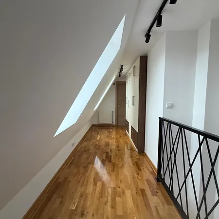 Mali Golubac Star Daire *